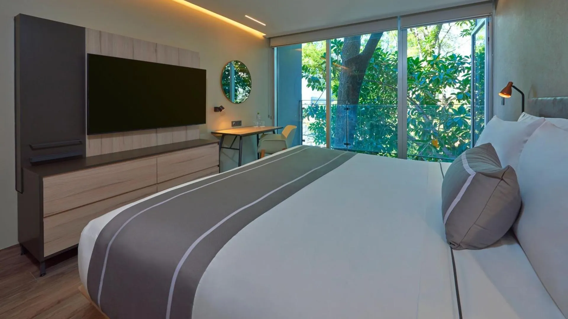 **** Hotel City Express Plus By Marriott Guadalajara Providencia Mexico